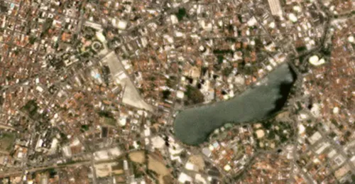 
				
					Imagens de satélite mostram Açude Velho mudando de cor antes de toneladas de peixes mortos
				
				