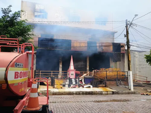 
				
					Incêndio em Pedras de Fogo: o que se sabe até agora
				
				