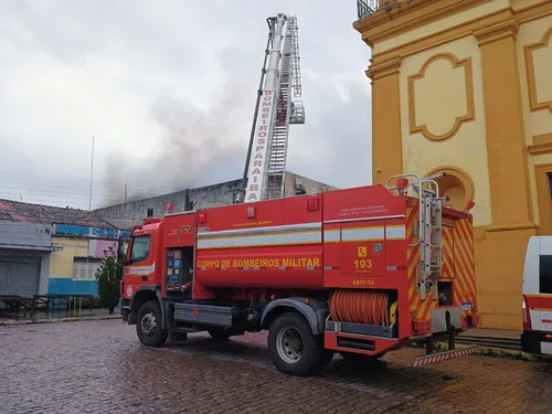 
				
					Incêndio em Pedras de Fogo: o que se sabe até agora
				
				