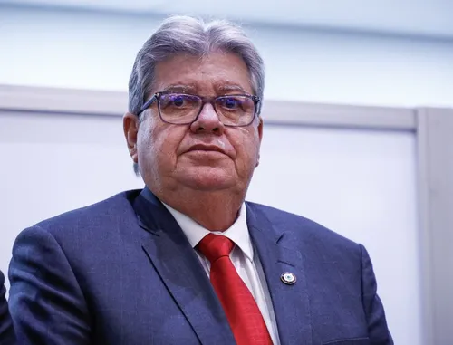 
				
					João Azevêdo cancela agendas previstas para o início da semana após internação
				
				