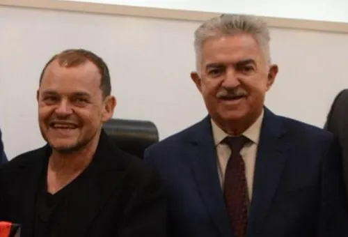 
				
					João Gonçalves arranca risos ao associar cachorra do Auto da Compadecida a Matheus Nachtergaele
				
				