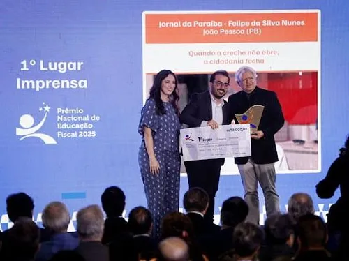 
				
					Jornalista Felipe Nunes recebe voto de aplauso da ALPB por vencer prêmio de educação fiscal
				
				