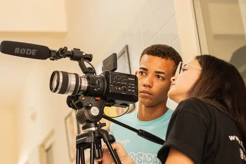 
				
					Jovens deixam menos o Sertão da PB em busca de trabalho: ‘aplicar o que aprendi na minha terra’
				
				