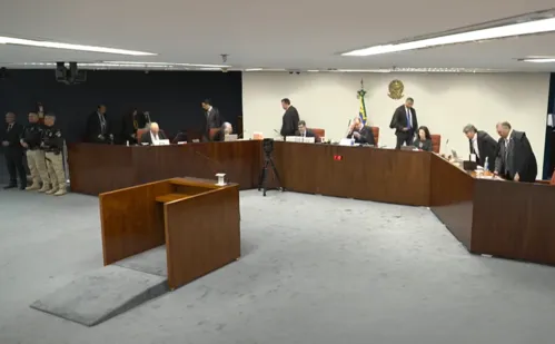 
				
					Julgamento de Bolsonaro: PGR pede condenação e defesas contestam; o que aconteceu no 1º dia
				
				