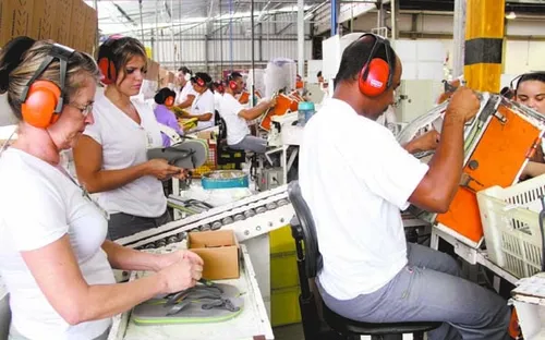 
				
					Juros altos viram barreira para 80% das indústrias na contratação de financiamentos
				
				