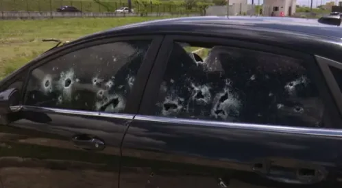 
				
					Justiça manda soltar cinco policiais militares presos suspeitos da morte de jovens no Conde
				
				