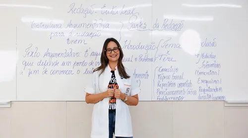 
				
					Lá Vem o Enem: nova videoaula traz dicas para conquistar nota 900+ na redação do Enem
				
				