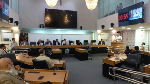 
				
					'Lei é para ser cumprida': parlamentares debatem 'Lei do Gabarito' e pedem rigor na fiscalização
				
				