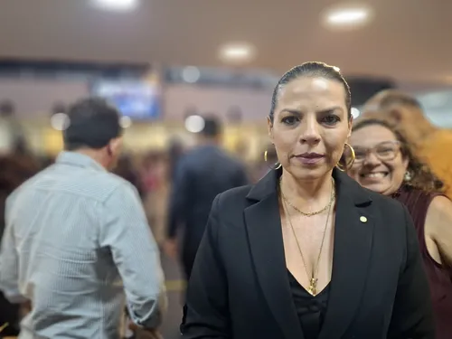 
				
					'Lei é para ser cumprida': parlamentares debatem 'Lei do Gabarito' e pedem rigor na fiscalização
				
				