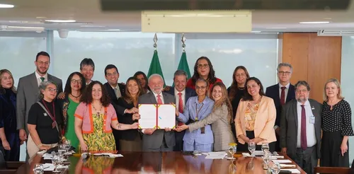 
				
					Lei que proíbe uso de animais em testes cosméticos é sancionada pelo presidente Lula
				
				
