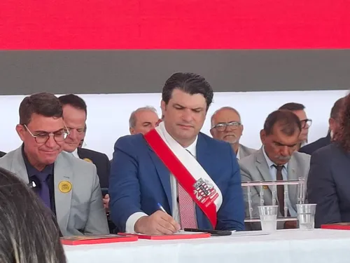  Leo diz que vai fiscalizar a Cagepa para reduzir o despejo de esgoto nas praias de João Pessoa 