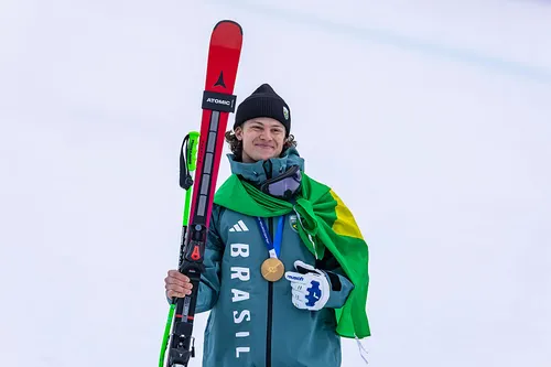 
				
					Lucas Pinheiro passará temporada de treinos no Brasil para ficar perto da namorada Isadora Cruz
				
				