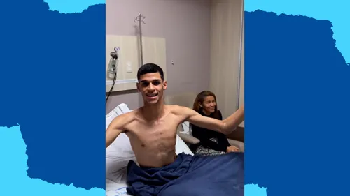 
				
					Luva de Pedreiro recebe alta de hospital em João Pessoa
				
				