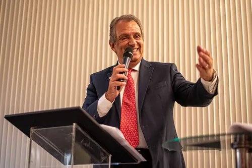 
				
					Maestro Júnior detona presidente do Flamengo após demissão de Filipe Luís
				
				