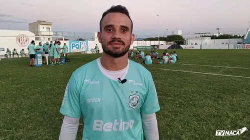 
				
					Maikon Leite cita Nacional de Patos em carta de aposentadoria do futebol
				
				