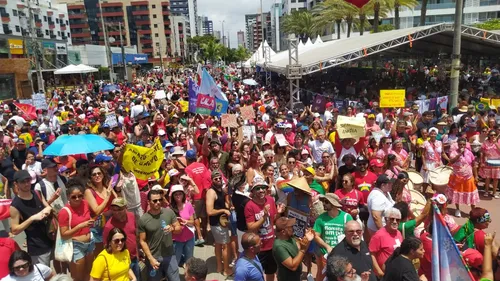 
				
					Manifestantes se reúnem contra PEC da blindagem e PL da anistia na Paraíba
				
				