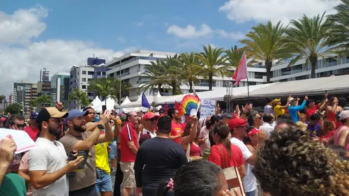 
				
					Manifestantes se renem contra PEC da blindagem e PL da anistia na Paraba
				
				