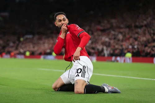 
				
					Ruben Amorim diz que críticas nas redes afetaram Matheus Cunha no Manchester United
				
				