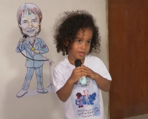 
				
					Menino de 3 anos divide amor por Roberto Carlos com o avô: 'gosto de todas as músicas'
				
				