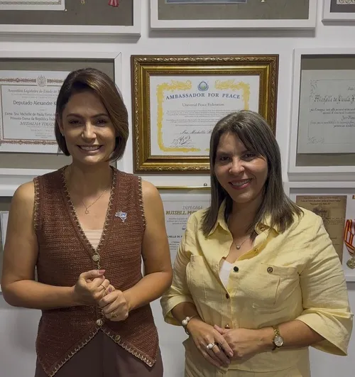
				
					Michelle Bolsonaro recebe Eliza Virgínia na sede do PL, em Brasília, para debater 2026
				
				