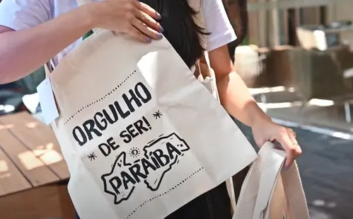 
				
					'Minha Paraíba' lança linha exclusiva de produtos que celebram a cultura e identidade paraibana
				
				