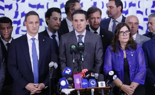 
				
					Motta decide colocar em votação o projeto que reduz penas dos condenados pelo 8 de janeiro
				
				