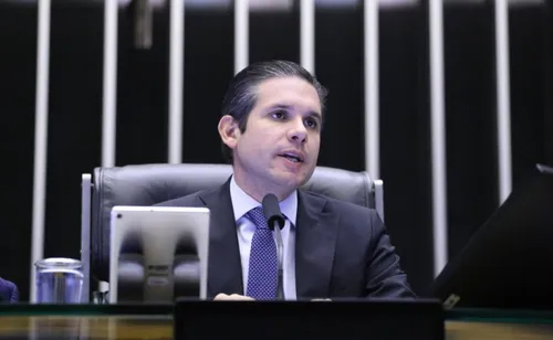 
				
					Motta ignora pressão do PL e inclui como prioridade combate à adultização infantil
				
				