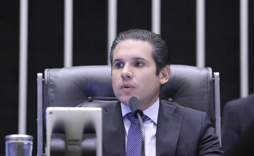 
				
					Motta nega acordo para pautar anistia e foro privilegiado em troca da desocupação do plenário
				
				
