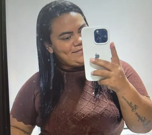 
				
					Mãe de mulher morta a facadas em Fagundes diz ter ouvido os gritos da filha: 'Pedindo socorro'
				
				