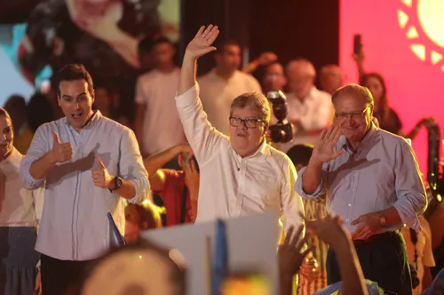 
				
					Enredo repetido: João adota com Cícero mesmo método que causou 'baixas' de Efraim e Veneziano
				
				