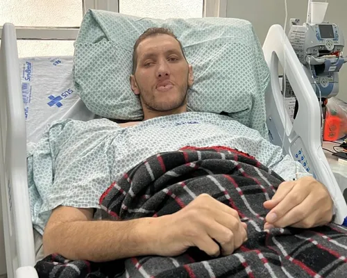 
				
					Ninão passa por cirurgia e amputa a segunda perna: 'Não é fácil, mas foi necessário'
				
				