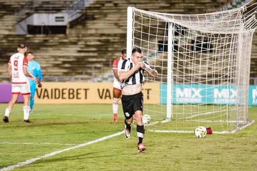 
				
					No Amigão, Treze bate o Esporte de Patos e volta ao G-4
				
				