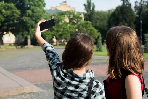 
				
					O que é 'adultização' e o que diz a lei sobre exposição infantil nas redes sociais
				
				
