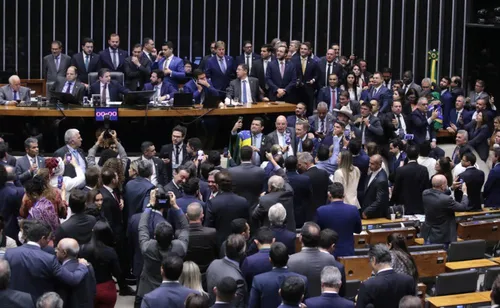 
				
					OPINIÃO: população precisa se mobilizar contra PEC que protege parlamentares criminosos
				
				