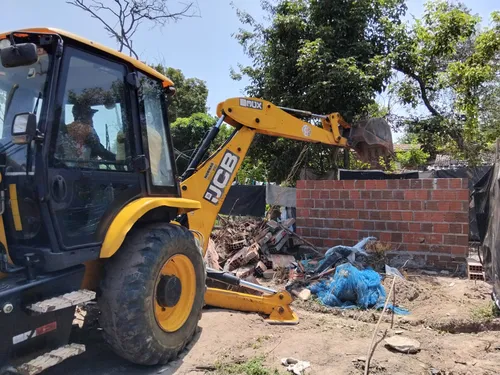 
				
					Obras de ocupação são demolidas em área de preservação ambiental, em João Pessoa
				
				