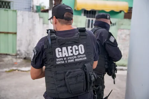 
				
					Quem é Fatoka: chefe do Comando Vermelho fugiu de presídio e é suspeito de interferir em eleição
				
				