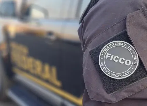 
				
					Operação da PF prende investigados por tráfico de drogas e comércio ilegal de armas no Cariri
				
				