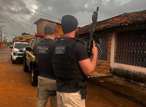 
				
					Operação prende três suspeitos de integrar grupo criminoso no Litoral Norte
				
				