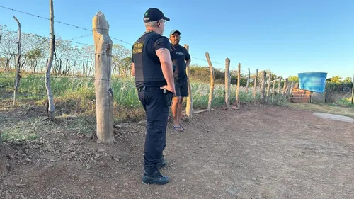 
				
					PF cumpre mandados de busca e apreensão contra suspeito de fraudar seguro-defeso, na Paraíba
				
				