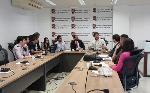 
				
					PMCG notifica nove imóveis por despejo irregular de esgoto no Açude Velho
				
				