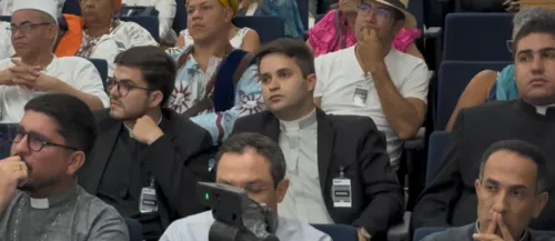 
				
					Padre acusado de intolerância se recusa a falar em ato com participação de Gilberto Gil; VÍDEO
				
				