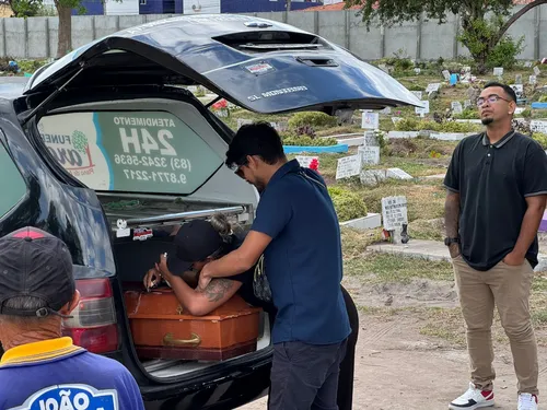 
				
					Pai que matou o próprio filho disse à mãe que estava tudo bem após ter cometido crime
				
				