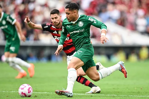 
				
					Futebol 2025: Flamengo domina, Palmeiras gasta mais e fica sem taças, enquanto Vasco amplia jejum
				
				