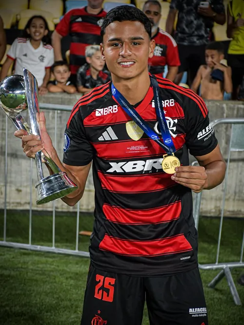 
				
					Paraibano conquista o Intercontinental Sub-20 pelo Flamengo contra o Barcelona
				
				