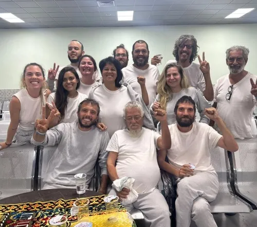 
				
					Paraibano é um dos ativistas brasileiros libertados em Israel por integrar flotilha rumo a Gaza
				
				