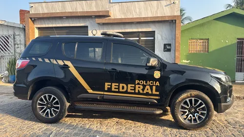 
				
					Polícia Federal cumpre mandados contra suspeitos de corrupção eleitoral em Cruz do Espírito Santo
				
				