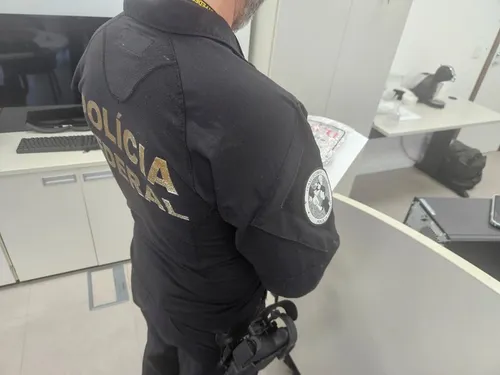 
				
					Polícia Federal prende homem suspeito de armazenar imagens de abuso sexual infanto-juvenil
				
				