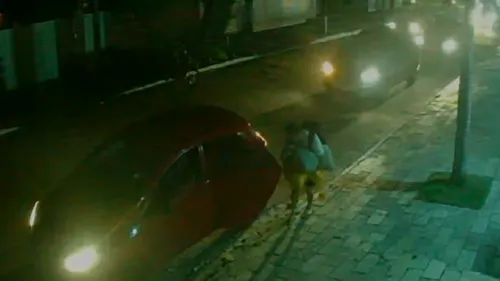 
				
					Pai que matou filho e escondeu corpo em saco é indiciado por homicídio qualificado, diz polícia
				
				