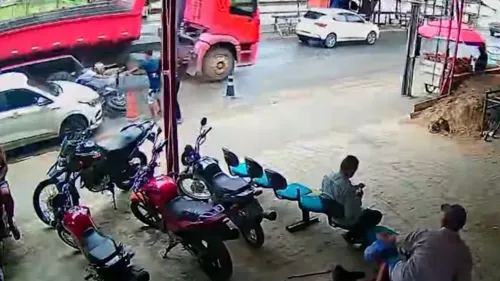 
				
					Polícia indicia por homicídio culposo motorista de caminhão-caçamba que atropelou jovem
				
				