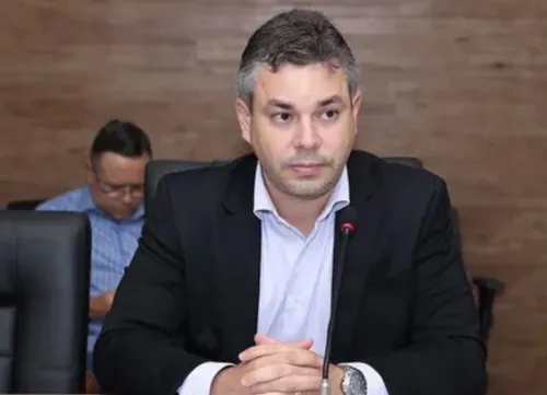 
				
					Prefeito de Cabedelo exonera dois secretários ligados ao ex-prefeito Vitor Hugo
				
				